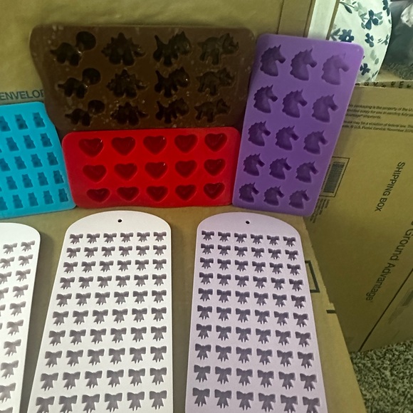 Set of Silicone Molds for Baking and Crafts - Picture 2 of 3